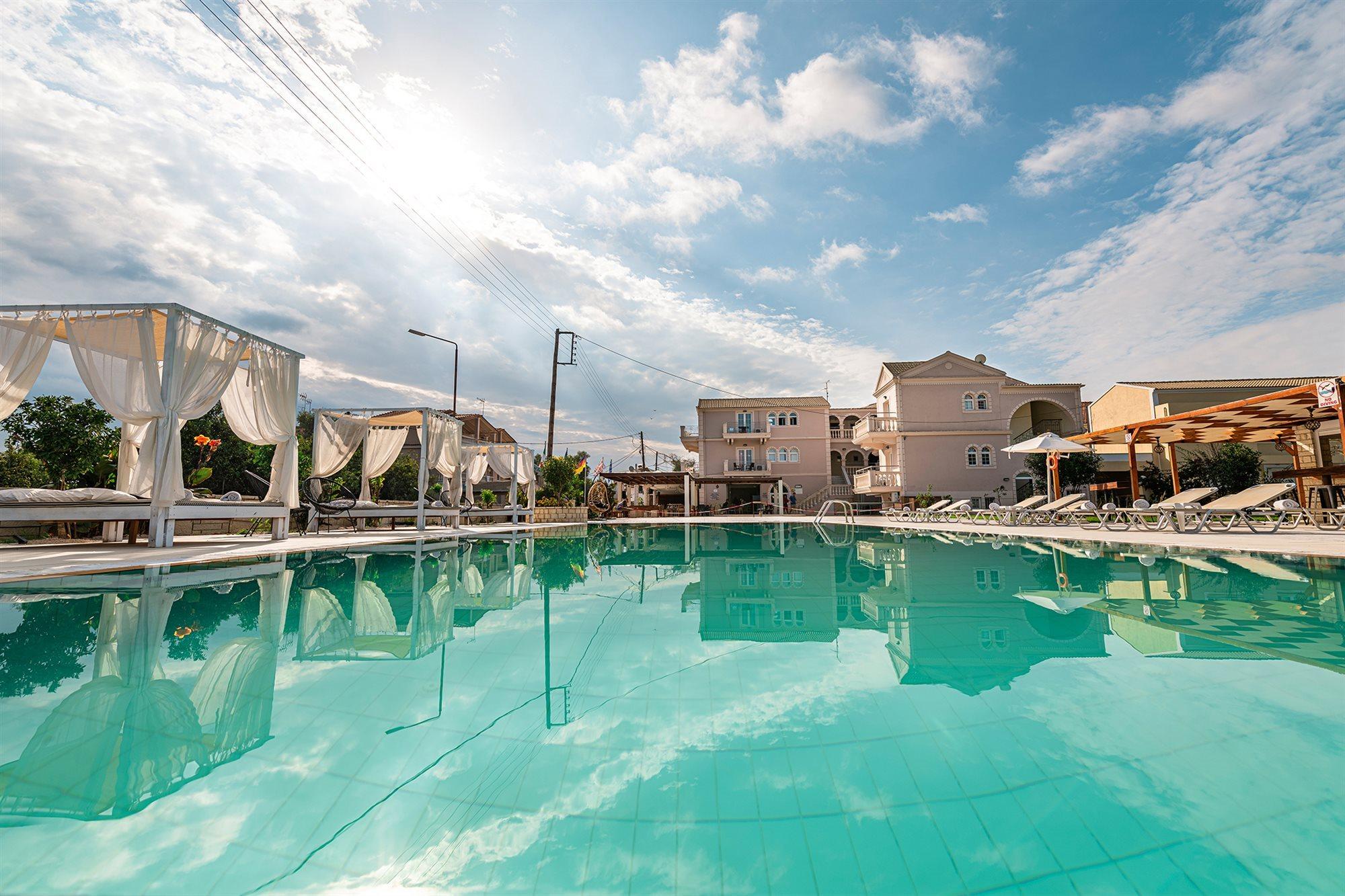 Hotel Ekati à Kávos Extérieur photo